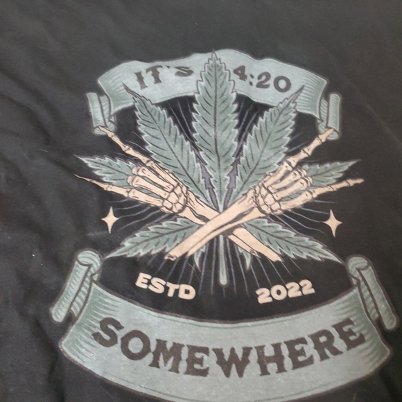 It's 4:20 somewhere T-shirt - Picture 1 of 2